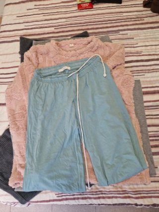 Pantalones grises acampanados de canalé