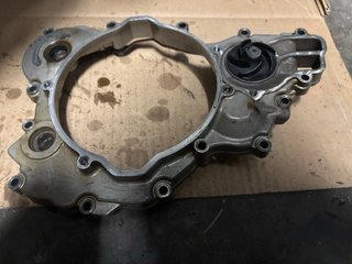 Tapa cárter embrague KTM 250 EXC-F con bomba