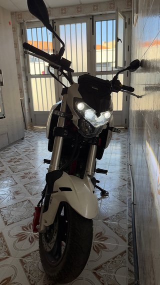Benelli 125cc Naked 2019 Blanca/Negra