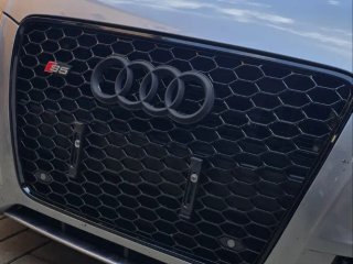 Logo Audi para parilla Panal con Soporte