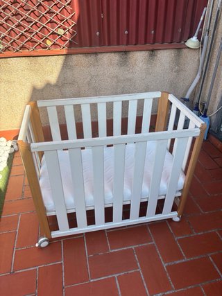 Mini cuna con ruedas