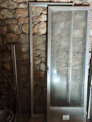 Puerta balconera aluminio con ventilación
