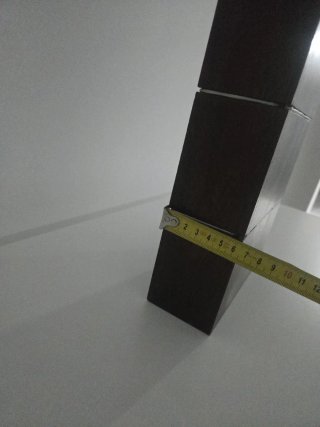 Florero de madera marrón