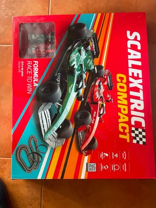 Scalextric Compact Formula Race to Win