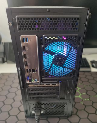 PC GAMING COMPLETAMENTE NUEVO - RYZEN 3 - 16GB