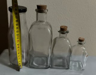 Confezione di bottiglie di vetro con tappi in sughero