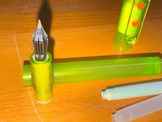 Pluma y bolígrafo Agatha Ruiz de la Prada