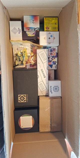Lote de más de 30 cubos de Rubik