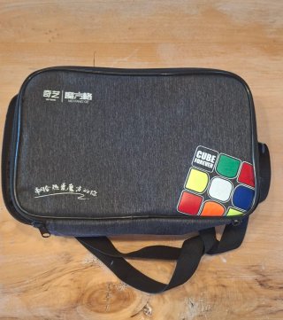 Lote de más de 30 cubos de Rubik