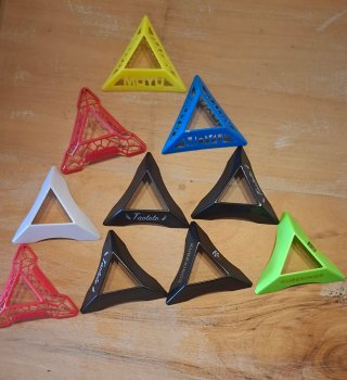 Lote de más de 30 cubos de Rubik