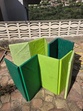 Colchonetas verdes y lima plegables