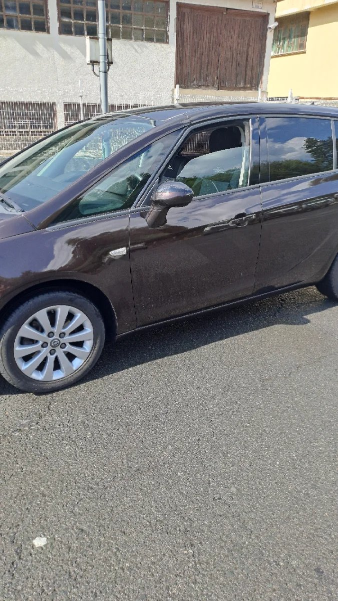 Opel Zafira 2015 - foto 1