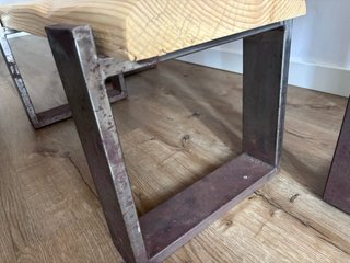 Mesas auxiliares madera y metal hechas a mano