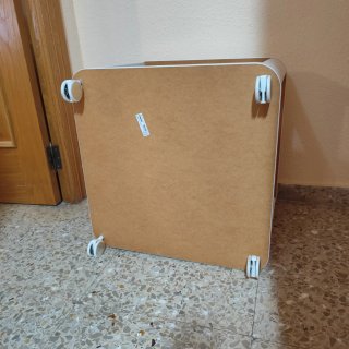 Mesa auxiliar blanca con ruedas cuadradas TINGBY