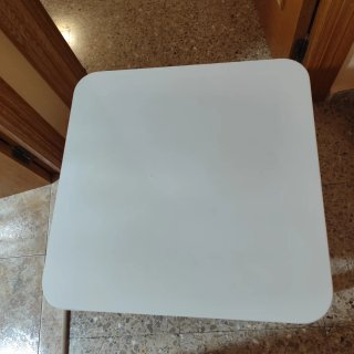 Mesa auxiliar blanca con ruedas cuadradas TINGBY