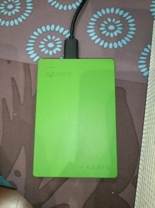 Xbox One S 1TB + Disco 2TB Seagate + Mando + caja