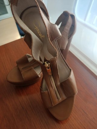 Zapatos de tacón marrones talla 38