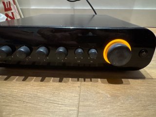 Amplificador-Mixer Behringer Eurocom SN2108