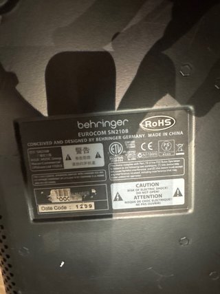Amplificador-Mixer Behringer Eurocom SN2108