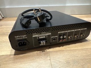 Amplificador-Mixer Behringer Eurocom SN2108