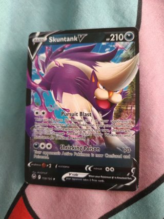Carta Pokémon Skuntank V 108/195