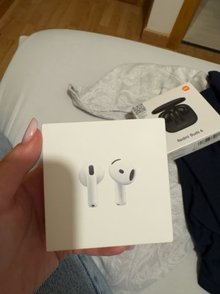 Apple AirPods 4 (MXP63ZM/A)