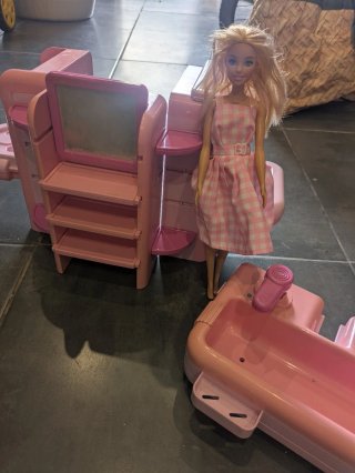 Cocina y baño Happy House MONTO para Barbie