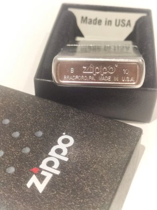 Mechero Zippo con diseño de coche