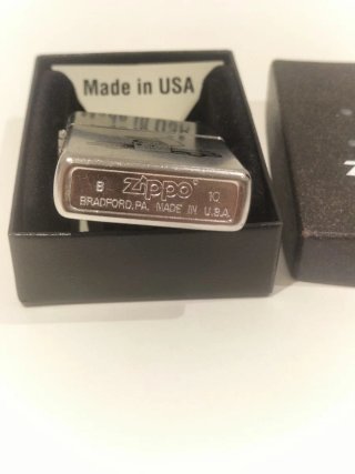 Mechero Zippo con diseño de coche