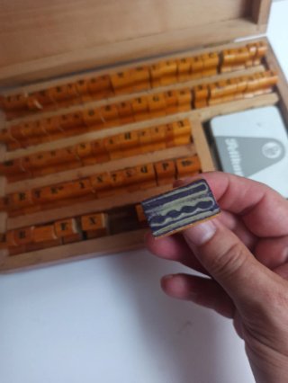 Imprenta rotuladora de madera con sellos años 60