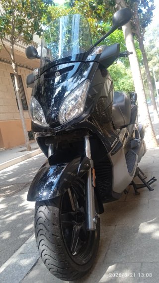 YAMAHA XMAX 250i Negra