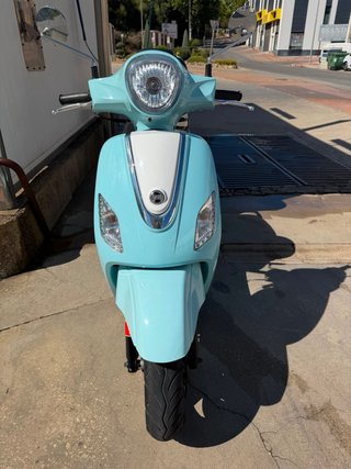 Sym Fiddle ||| 125cc Scooter Azul y Blanco