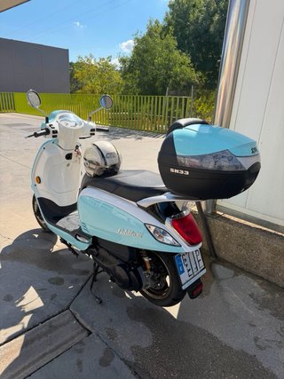 Sym Fiddle ||| 125cc Scooter Azul y Blanco