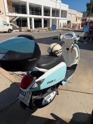 Sym Fiddle ||| 125cc Scooter Azul y Blanco