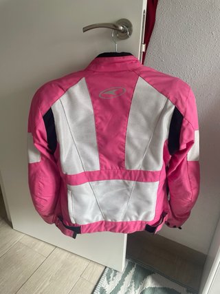 Chaqueta de moto rosa y blanca