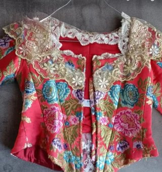 Traje de Fallera Rojo y Dorado