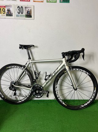 Bicicleta Felt Carbono con Di2 11v + Potenciometro