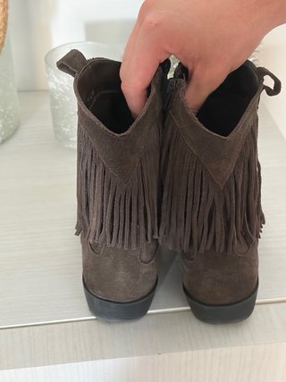 Botines niña con flecos marrones