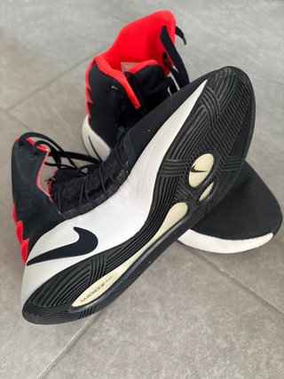 Zapatillas Nike Negras y Rojas Talla [Talla]