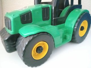Grande trattore giocattolo per bambini