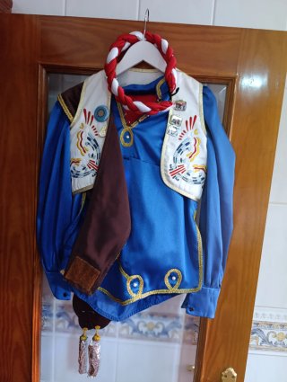 Se vende traje de mora vieja de niña de velos