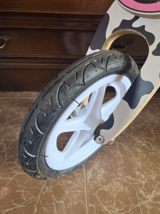 Bici de madera con diseño de vaca