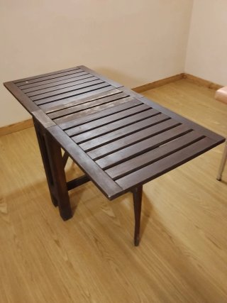 Mesa auxiliar de madera teca