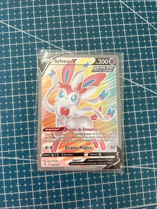 Sylveon V 200 HP Carta Pokémon GO