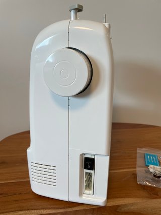 Máquina de coser Brother J17s
