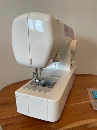 Máquina de coser Brother J17s