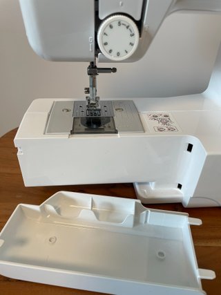 Máquina de coser Brother J17s