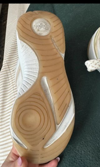 Zapatillas Buffalo Beige y Blancas