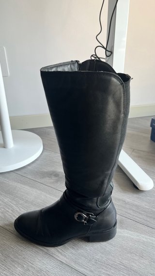 Botas altas de piel negras