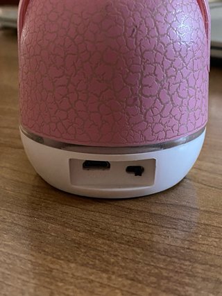 Mini altavoz Bluetooth rosa y blanco